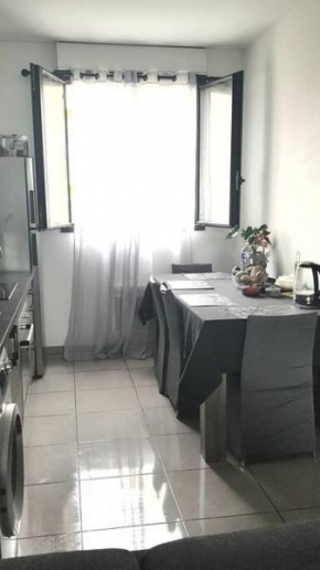 Studio close to all amenities and beach/studio proche a toute commodité et plage